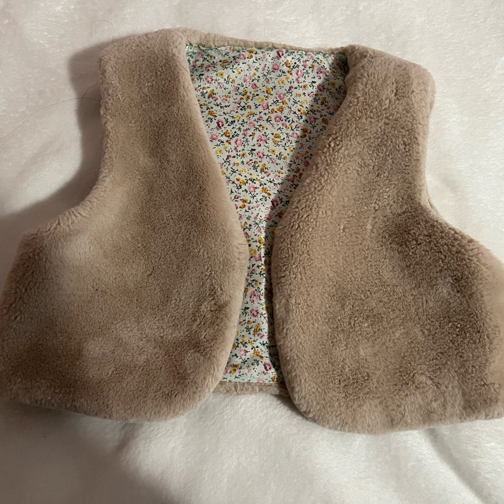 Cream Faux Fur Vest with Floral Interior 4T